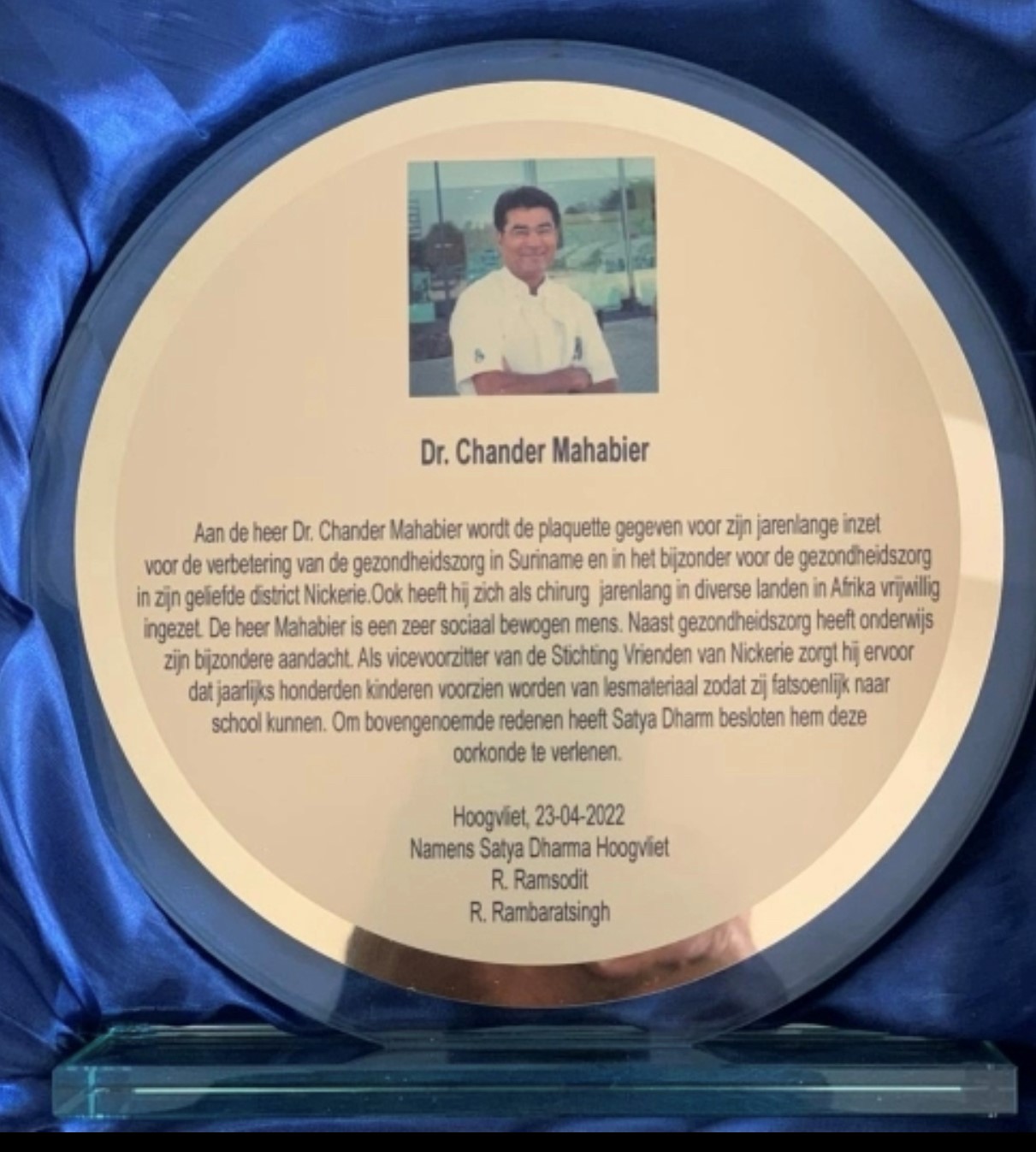 Plaquette voor Dr. Chander Mahabier