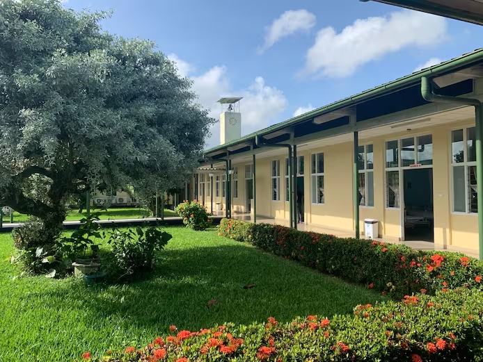 Het Mungra Medisch Centrum in Nickerie. © Privéfoto