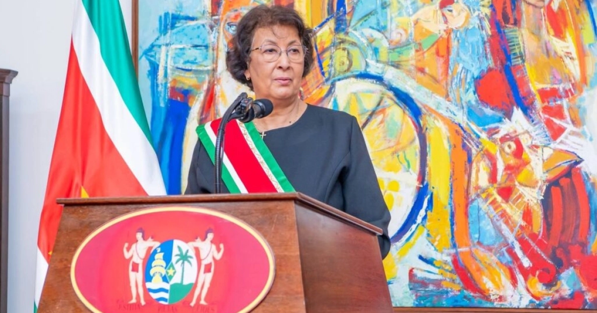 President Simons naar Caricom-top in Saint Lucia