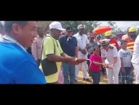Embedded thumbnail for President Santokhi geeft het startsein voor de bouw van een betonnen brug tussen Wakay en Washabo