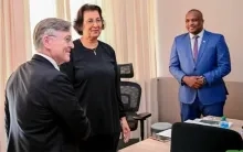 Suriname en Finland verkennen samenwerking op onderwijs en bosbeheer