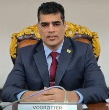  Intensieve vergaderperiode en toelating Santokhi na reces DNA