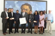 SLM bespreekt luchtvaartkansen met premier St. Maarten