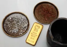 Goud, zilver en koper kelderen na winstnemingen en stabilisatie dollar