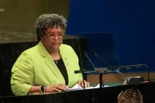 Mia Mottley wint derde termijn met volledige overwinning in Barbados