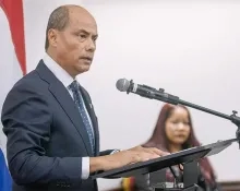 NPS-fractieleider Pawiroredjo: Gelijkwaardigheid begint bij menswaardige visumbehandeling