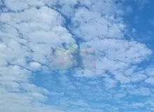 Veel bewolking met wat regenbuien in de middag