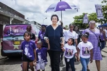 Lijsttrekker Jennifer Simons van de NDP na afloop van het stemmen op de dag van de verkiezingen in Suriname in mei. Foto Ramon van Flymen/ANP