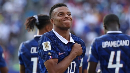Mbappé schiet Frankrijk met dubbelslag langs Zweden naar achtste finales