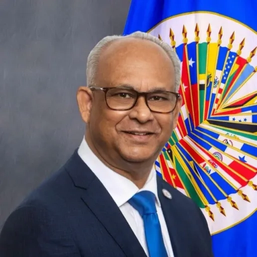 OAS-topman Ramdin betreurt vertrek van kabinetschef Jessurun na intrekking visum
