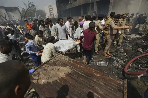 1 overlevende bij vliegtuigcrash in Ahmedabad (update)