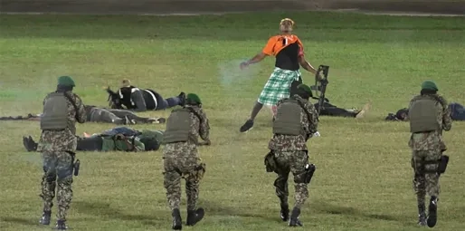 Taptoe valt in de smaak: spektakel en discipline bij 50 jaar Srefidensi