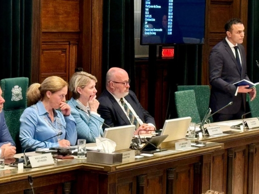 Het eerste debat liep al snel uit op een chaos. © Rijnmond Het eerste debat liep al snel uit op een chaos. © Rijnmond