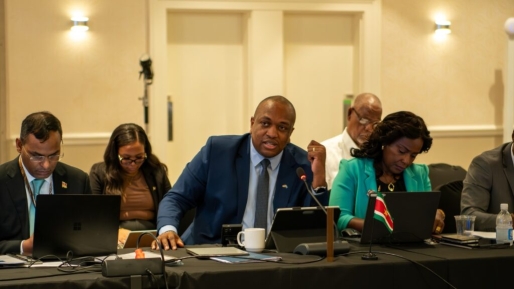 Bouva vertegenwoordigt Suriname bij speciale Caricom-ministerraad in Saint Kitts en Nevis