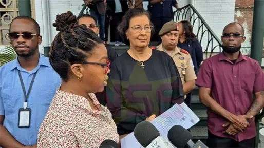 Stakende BLTO vraagt ontslag onderwijsminister en directieleden