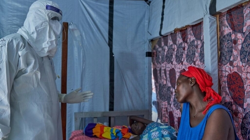 Ebola-uitbraak in Congo nadert 1000 doden; autoriteiten waarschuwen voor ongekende verspreiding