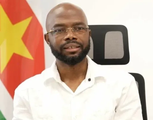 Minister Misiekaba: bestuur SZF heeft volledig mandaat om orde te herstellen