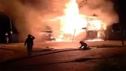 Brandweer rukt uit voor forse brand bij supermarkt