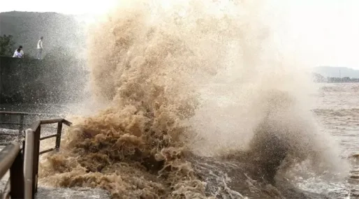 China evacueert meer dan 1,7 miljoen terwijl tyfoon Bavi landt en regio teistert