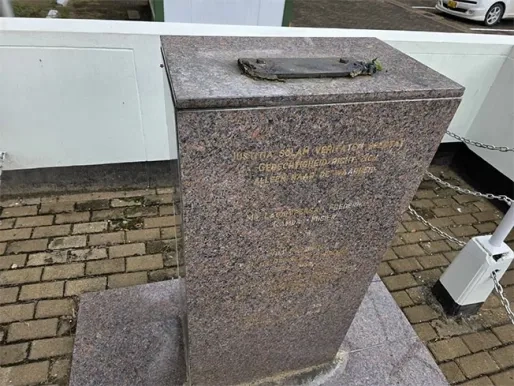 Familie Ramdat Misier verontwaardigd over diefstal borstbeeld en vraagt om snel ingrijpen