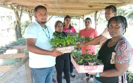 LVV ondersteunt SO/VSO Welgedacht C met extra plantjes en praktijkbegeleiding