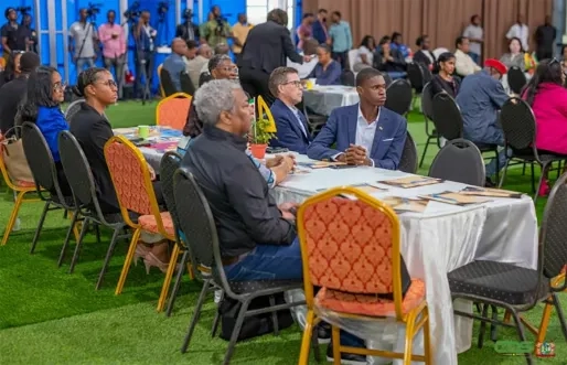 “Srefidenki moet Suriname opnieuw leren vooruitdenken”