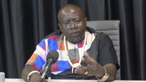 Ravenberg: “Alleen de minister kan mij schorsen, niet de RvC”; sluit vertrek uit Suriname niet uit