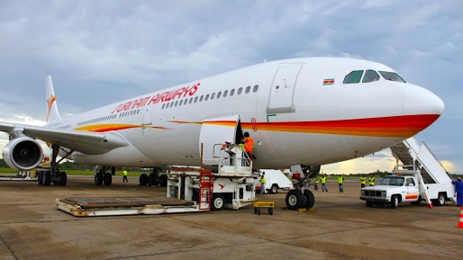 Een toestel van Surinam Airways op de Johan Adolf Pengelluchthaven. Foto: SLM Een toestel van Surinam Airways op de Johan Adolf Pengelluchthaven. Foto: SLM