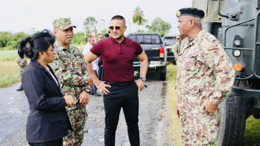 Minister Ramsaran bezoekt Regio West van Nationaal Leger
