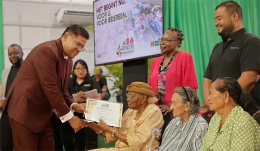 Santokhi’s PR-unit: Royalties-programma is geen politieke stunt