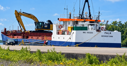 Falk, de boot waarmee de rijst samen met ureum is vervoerd. Falk, de boot waarmee de rijst samen met ureum is vervoerd.