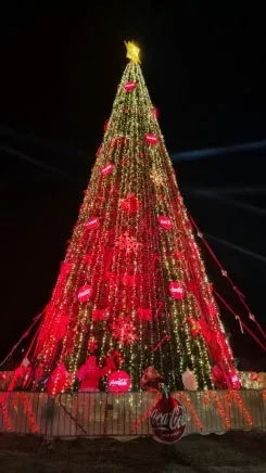 Lichten aan voor de ‘volkskerstboom’ in Wanica