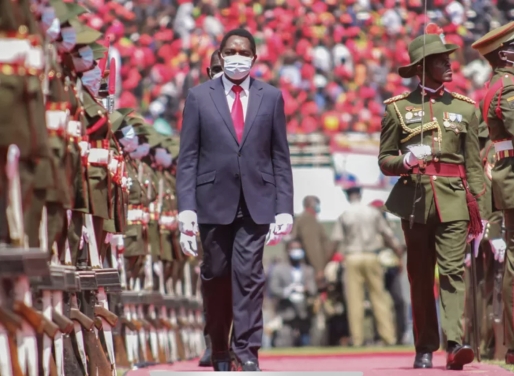 Voor Hakainde Hichilema, president van Zambia, is het voorlopige akkoord met het IMF een overwinning.Beeld EPA Voor Hakainde Hichilema, president van Zambia, is het voorlopige akkoord met het IMF een overwinning.Beeld EPA