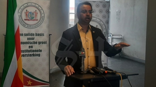 OW-minister Riad Nurmohamed. Foto: Suriname Herald OW-minister Riad Nurmohamed. Foto: Suriname Herald