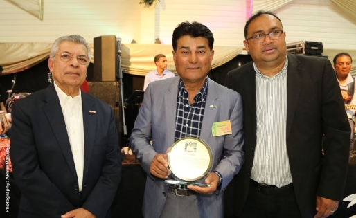 Plaquette voor Dr. Chander Mahabier