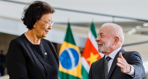 Simons met een dode mus blij gemaakt in Brazilië, terwijl Lula er met de biefstuk vandoor is gegaan