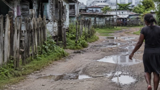 Hoe Suriname 370 miljoen procent armer werd in de afgelopen 50 jaar en wie dat heeft veroorzaakt