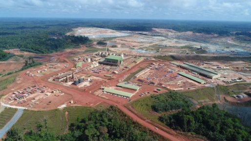 Onrust over ‘Triple 7’-regeling bij Newmont: werknemers en bedrijf lijnrecht tegenover elkaar