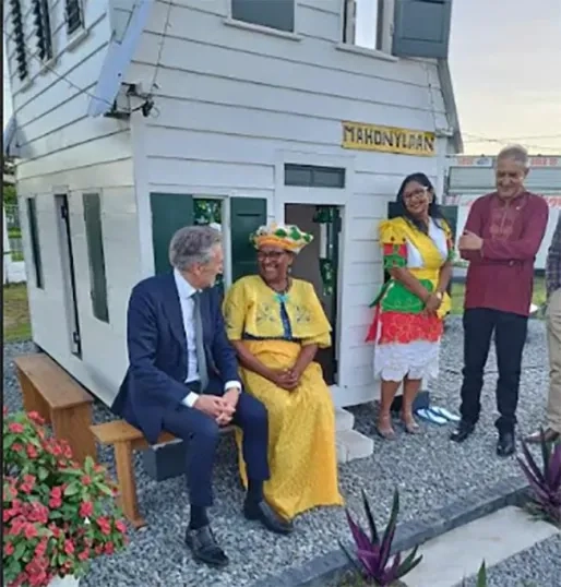 Nederlandse premier bezoekt SAO en prijst vakmanschap bij erfgoedproject