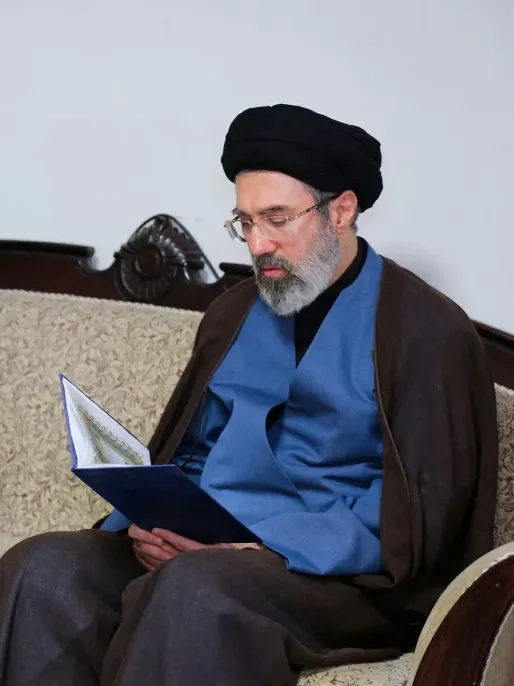Wie is Mojtaba Khamenei, de favoriete opvolger van Irans Opperste leider?