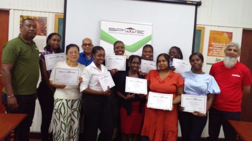 Negen vrouwen behalen certificaat bedrijfsmanagement via SPWE-training