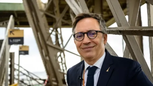 Wegsturen vrouwelijk personeel kost directeur Eiffeltoren zijn baan