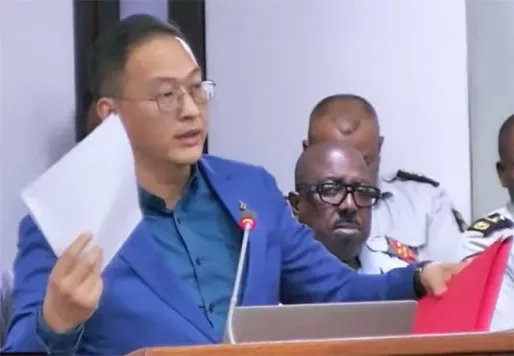 Tsang: 30 dienstauto’s bij ex-president; DNA-lid heeft SRD 185.000 gratis getankt