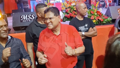 Laatste eer voor Chan Santokhi: Suriname neemt afscheid