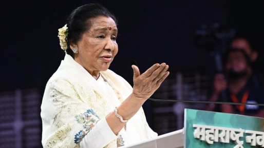 Zangeres Asha Bhosle (92) overleden, stem uit duizenden Bollywoodfilms