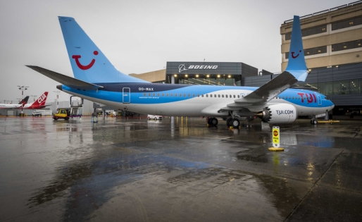 Een van de Boeing 737 MAX toestellen van luchtvaarmaatschappij TUI fly Benelux bij de fabriek van vliegtuigbouwer Boeing. © ANP