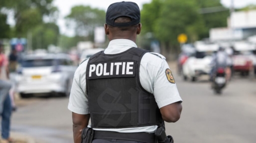 Aanhouding van tien politieambtenaren rechtmatig, verdachten blijven in arrest