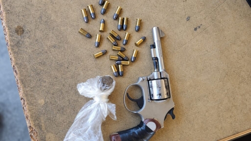 Man met revolver, 33 scherpe patronen en illegaal goud aangehouden bij Klaaskreek