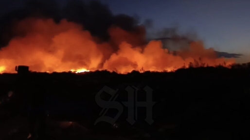 Grote brand op vuilstortplaats Ornamibo; brandweer strijdt tot middernacht tegen vuur
