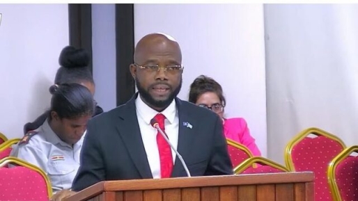 Minister Misiekaba erkent defecte apparatuur maar garandeert continuïteit zorg